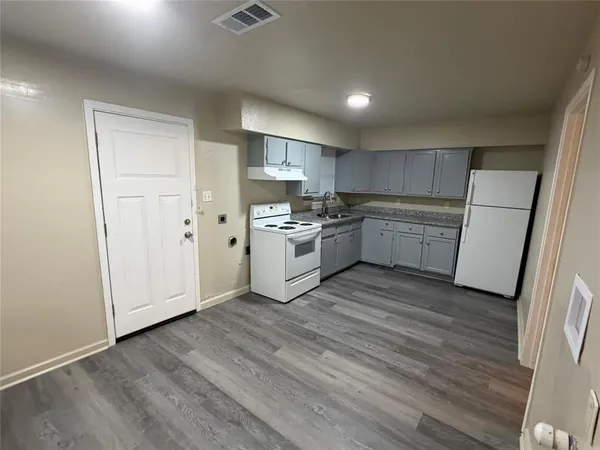 $1,800 | 726 Jadewood Drive, Dallas, TX 75232