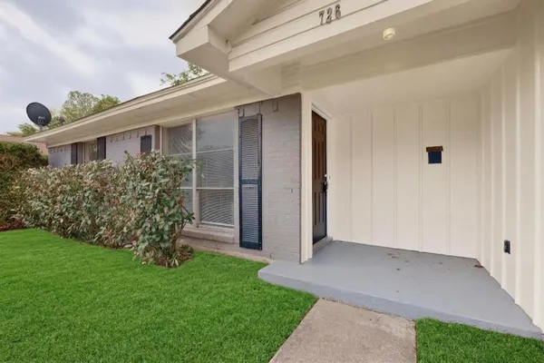 $1,800 | 726 Jadewood Drive, Dallas, TX 75232