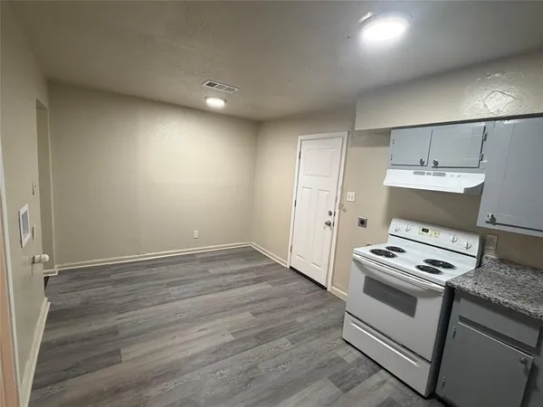 $1,800 | 726 Jadewood Drive, Dallas, TX 75232