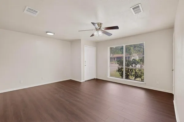 $1,800 | 726 Jadewood Drive, Dallas, TX 75232