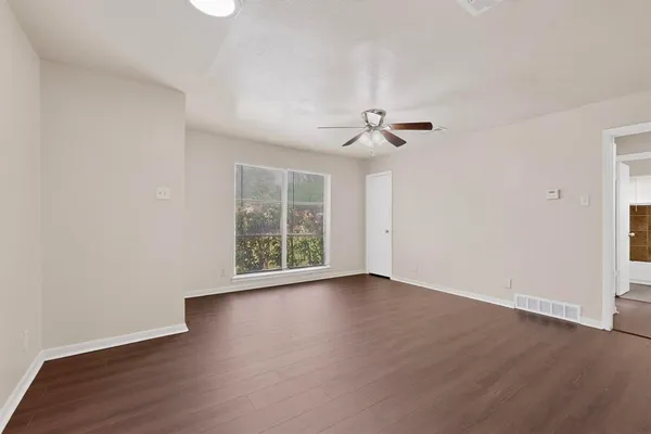 $1,800 | 726 Jadewood Drive, Dallas, TX 75232