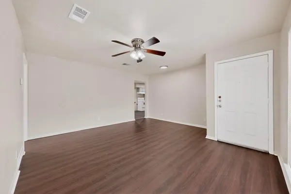 $1,800 | 726 Jadewood Drive, Dallas, TX 75232