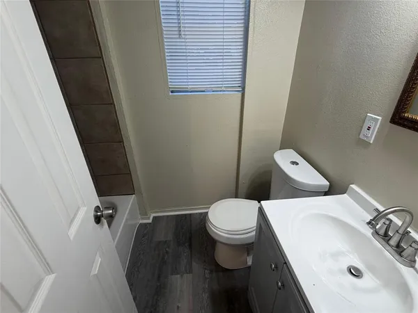 $1,800 | 726 Jadewood Drive, Dallas, TX 75232