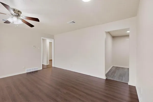 $1,800 | 726 Jadewood Drive, Dallas, TX 75232