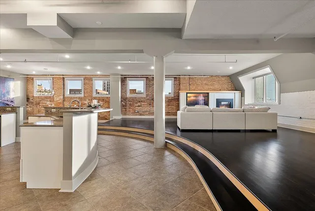 $650,000 | 230 North Kalamazoo Mall, Unit 401, Kalamazoo, MI 49007