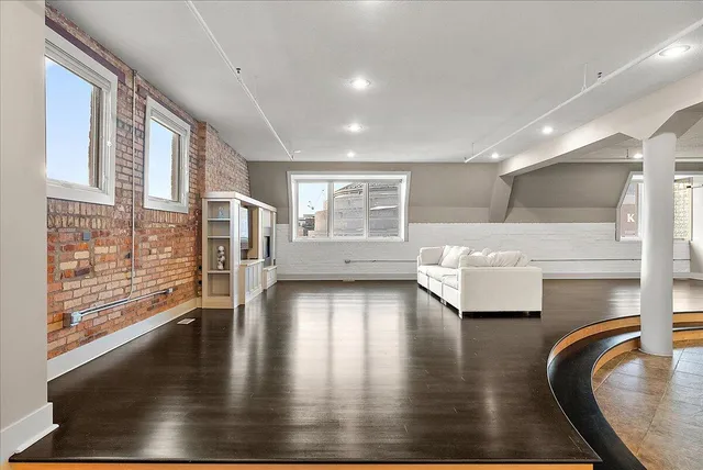 $650,000 | 230 North Kalamazoo Mall, Unit 401, Kalamazoo, MI 49007