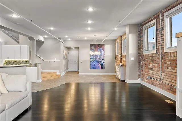 $650,000 | 230 North Kalamazoo Mall, Unit 401, Kalamazoo, MI 49007