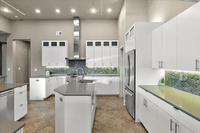 $650,000 | 230 North Kalamazoo Mall, Unit 401, Kalamazoo, MI 49007