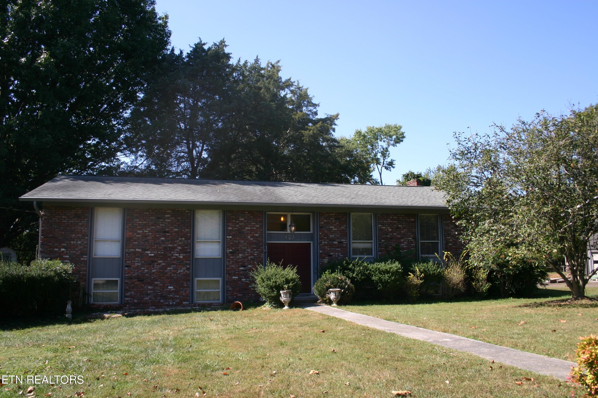 953 Kevin Road, Unit 9 Knoxville, TN 37923 - Photo 1 of 27 Gallery Image 1