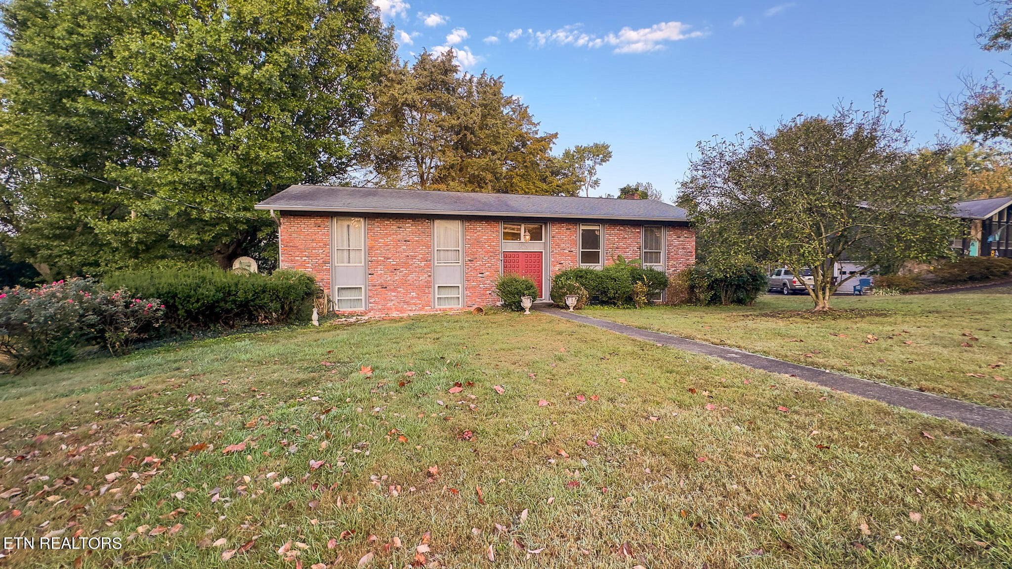 953 Kevin Road, Unit 9 Knoxville, TN 37923 - Photo 3 of 27 Gallery Image 3