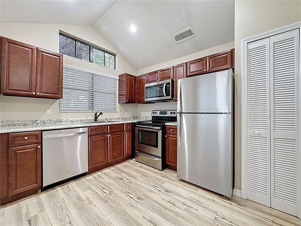 5392 Rocking Horse Place Oviedo, FL 32765 - Photo 3 of 30