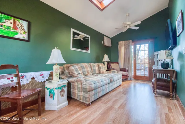 $929,000 | 58 Conyingham Avenue | Randall Manor