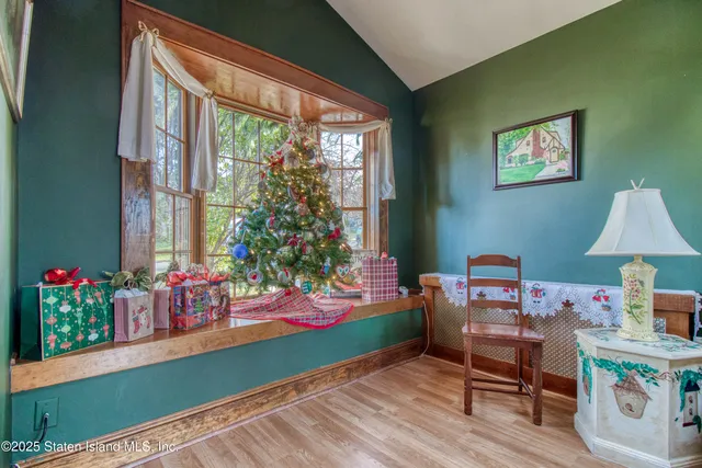 $929,000 | 58 Conyingham Avenue | Randall Manor