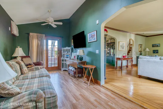 $929,000 | 58 Conyingham Avenue | Randall Manor