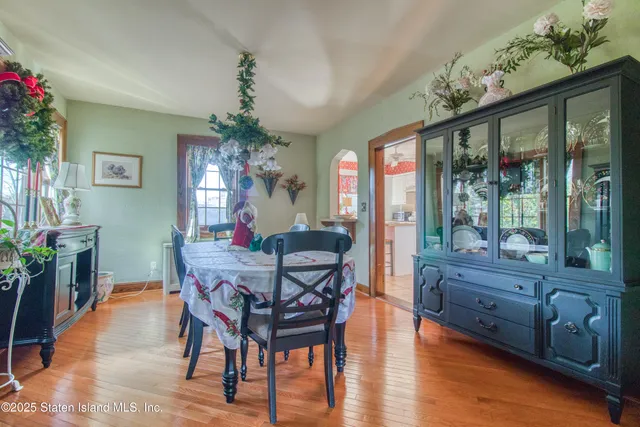 $929,000 | 58 Conyingham Avenue | Randall Manor