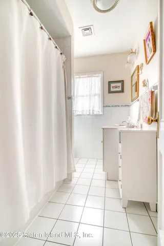 $929,000 | 58 Conyingham Avenue | Randall Manor