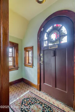 $929,000 | 58 Conyingham Avenue | Randall Manor