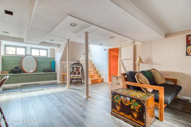 $929,000 | 58 Conyingham Avenue | Randall Manor