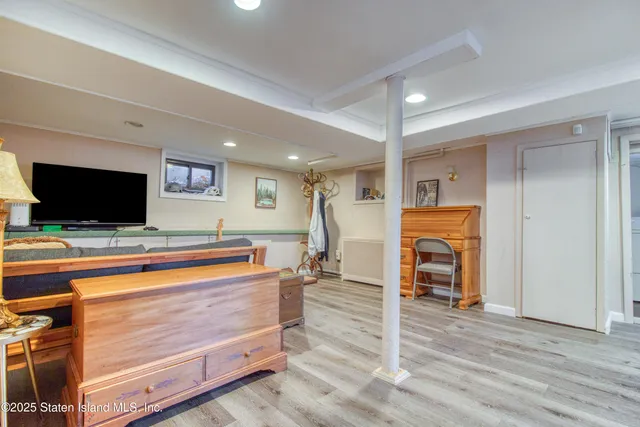 $929,000 | 58 Conyingham Avenue | Randall Manor