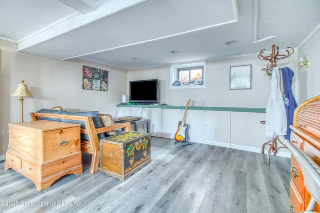 $929,000 | 58 Conyingham Avenue | Randall Manor