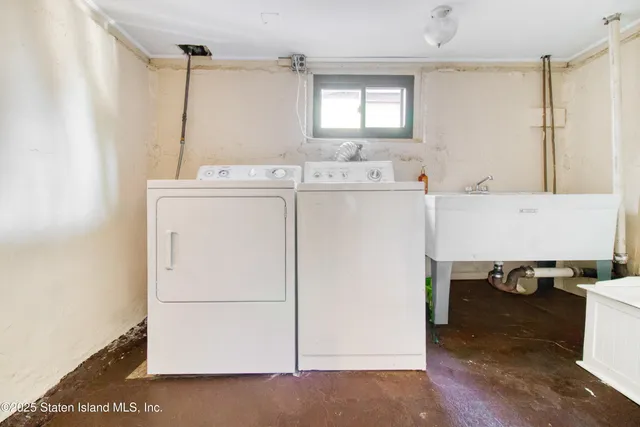 $929,000 | 58 Conyingham Avenue | Randall Manor