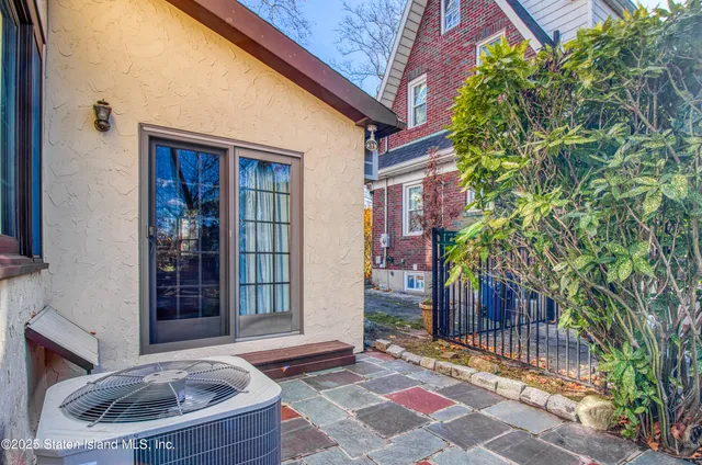 $929,000 | 58 Conyingham Avenue | Randall Manor