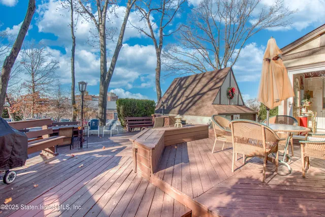 $929,000 | 58 Conyingham Avenue | Randall Manor