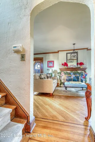 $929,000 | 58 Conyingham Avenue | Randall Manor