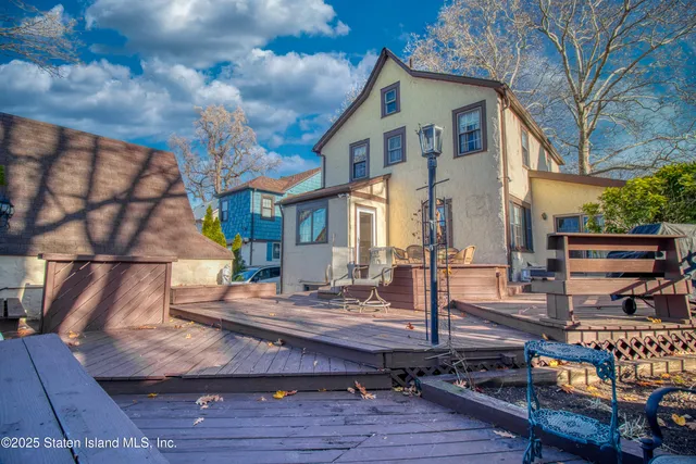 $929,000 | 58 Conyingham Avenue | Randall Manor