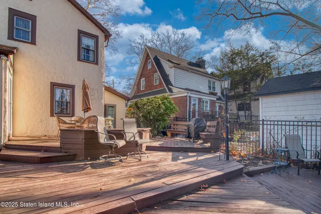 $929,000 | 58 Conyingham Avenue | Randall Manor