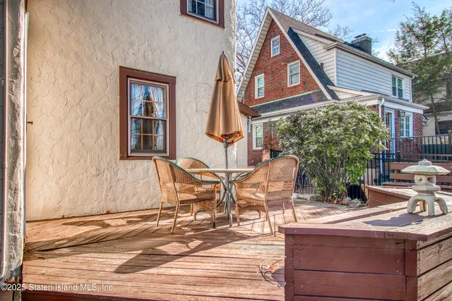 $929,000 | 58 Conyingham Avenue | Randall Manor