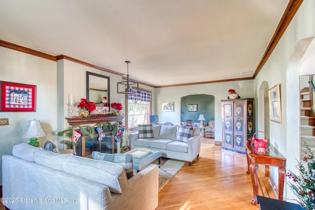 $929,000 | 58 Conyingham Avenue | Randall Manor