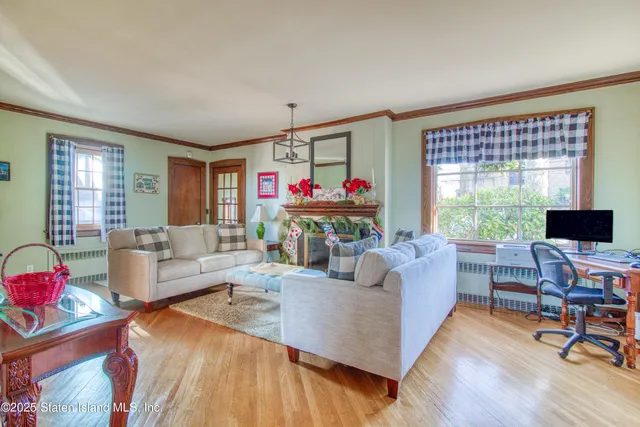 $929,000 | 58 Conyingham Avenue | Randall Manor