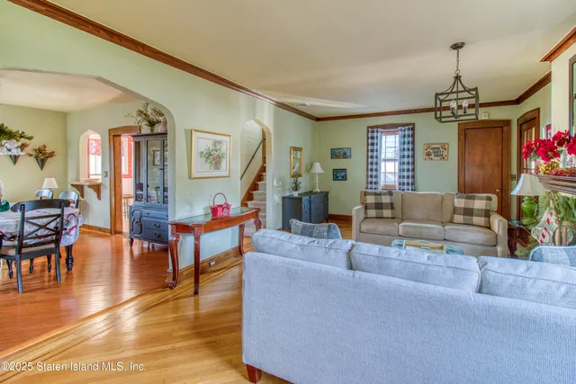 $929,000 | 58 Conyingham Avenue | Randall Manor