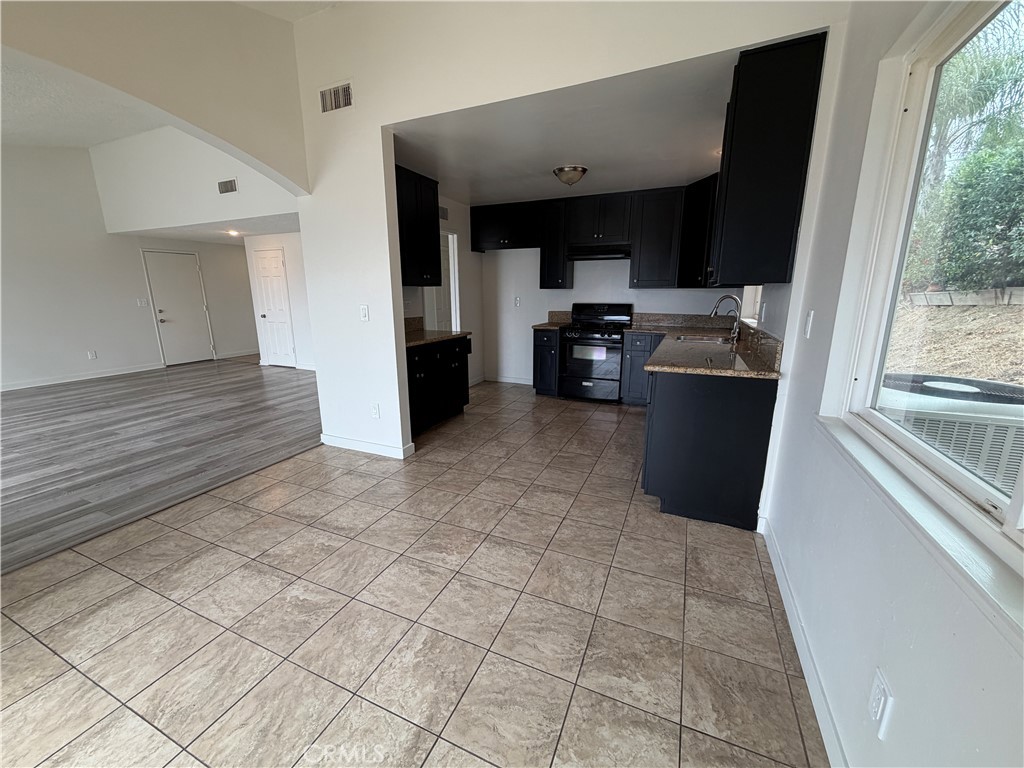 12561 Garber Street Pacoima, CA 91331 - Photo 9 of 37