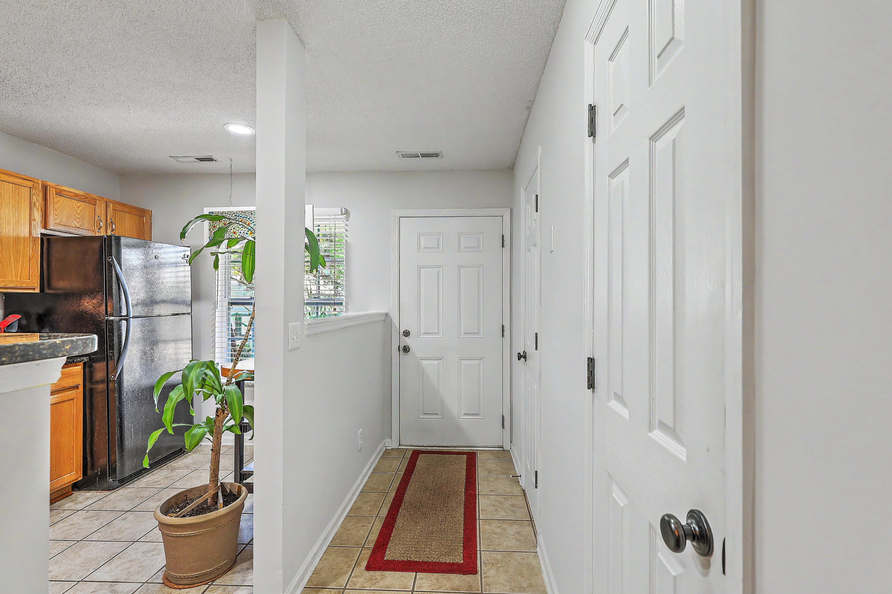 484 Doane Way Wando, SC 29492 - Photo 6 of 34 Foyer