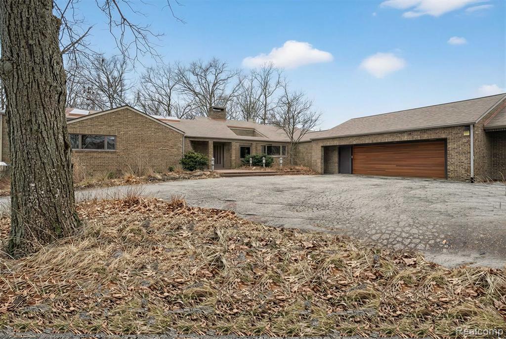 2551 Patterson Lake Road Pinckney, MI 48169 - Photo 7 of 95