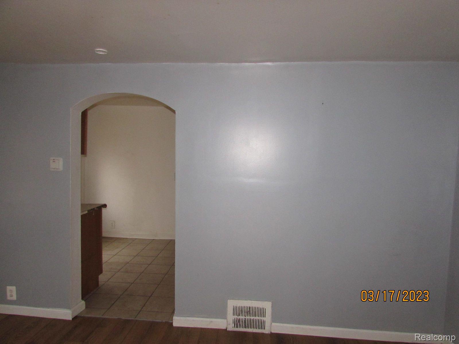 19363 Huntington Road Detroit, MI 48219 - Photo 8 of 27 Gallery Image 8