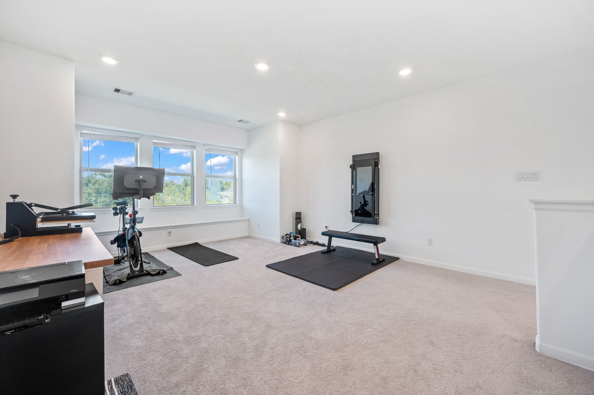 4218 Redford Valley Road Rosharon, TX 77583 - Photo 16 of 36 a room with gym equipment and a large window