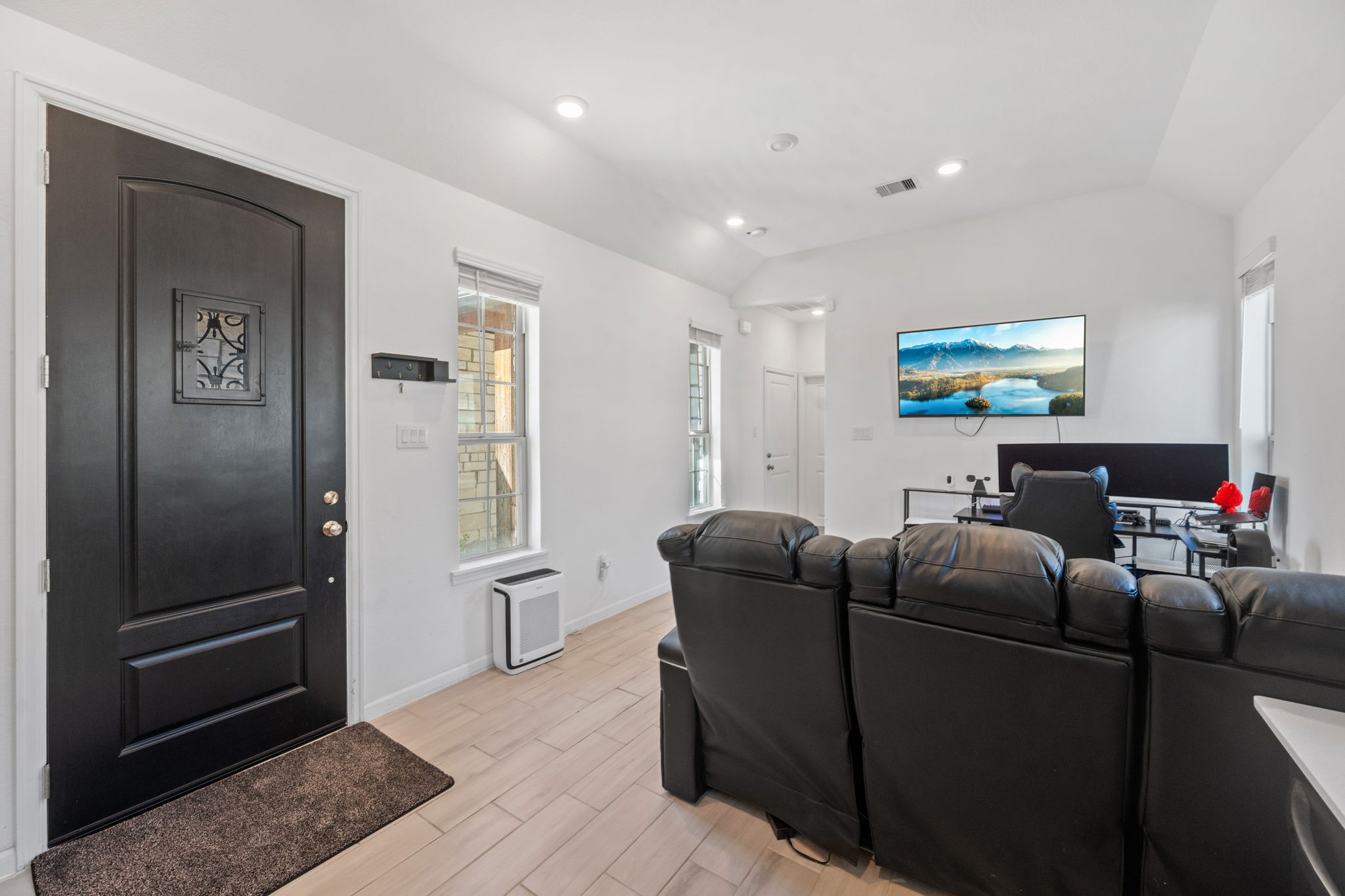 4218 Redford Valley Road Rosharon, TX 77583 - Photo 22 of 36 a living room with furniture a flat screen tv and a window