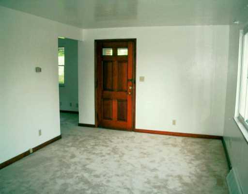 1160 Hazlett Road Pittsburgh, PA 15237 - Photo 2 of 4 Living Room.