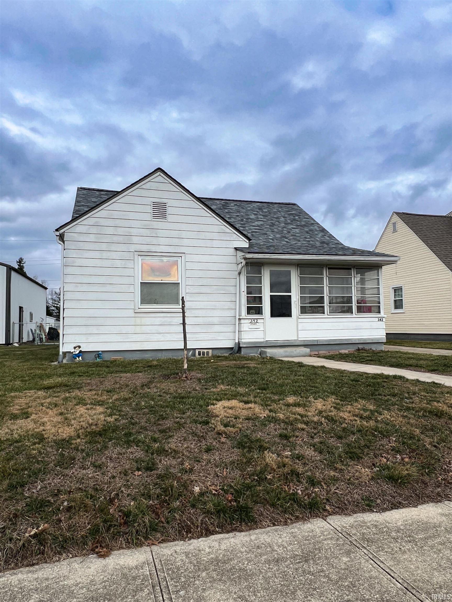 342 Indiana Avenue Sullivan, IN 47882 - Photo 2 of 22