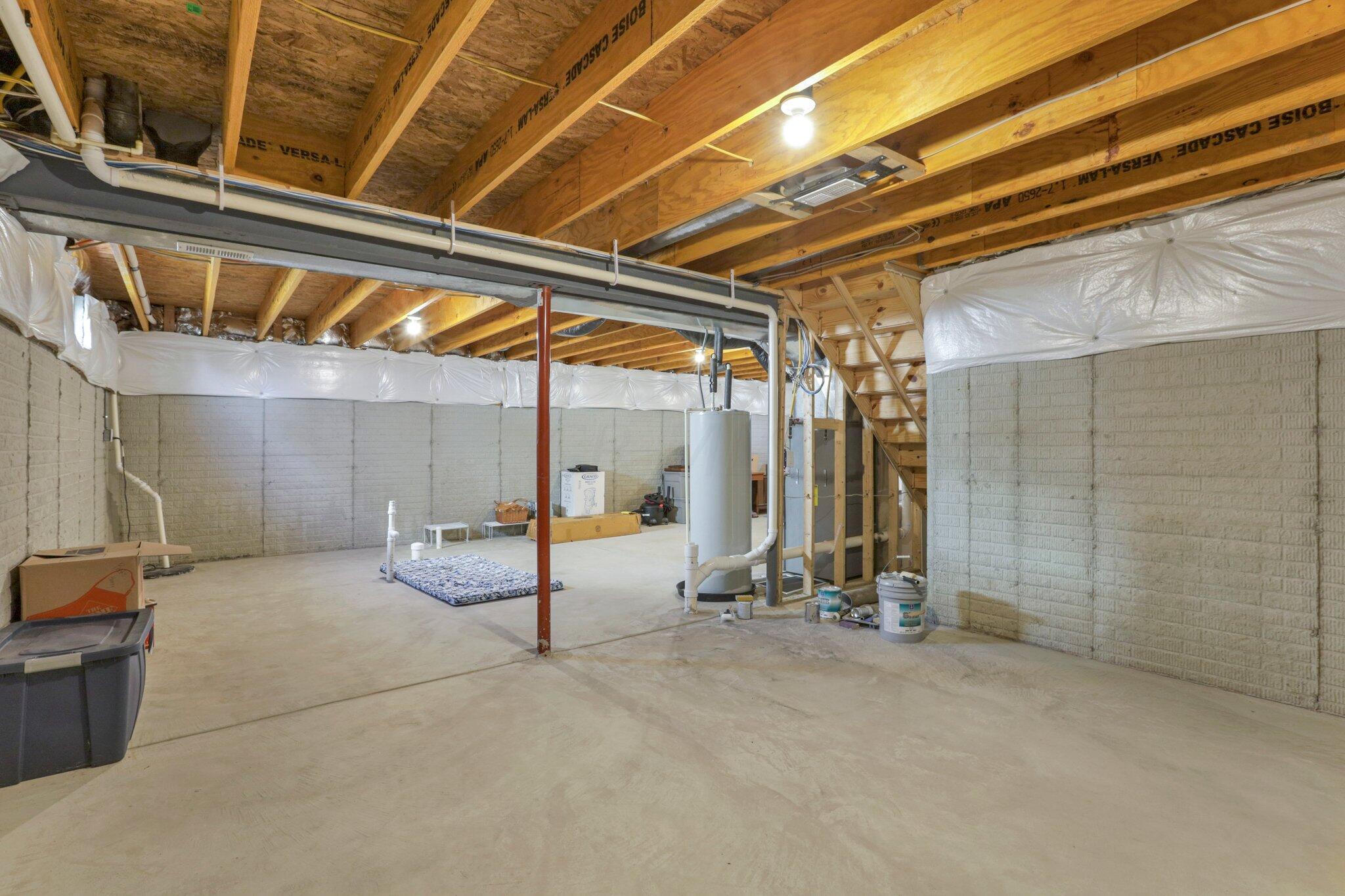 2556 Ridgeway Avenue Lancaster, OH 43130 - Photo 49 of 85 Tons of storage