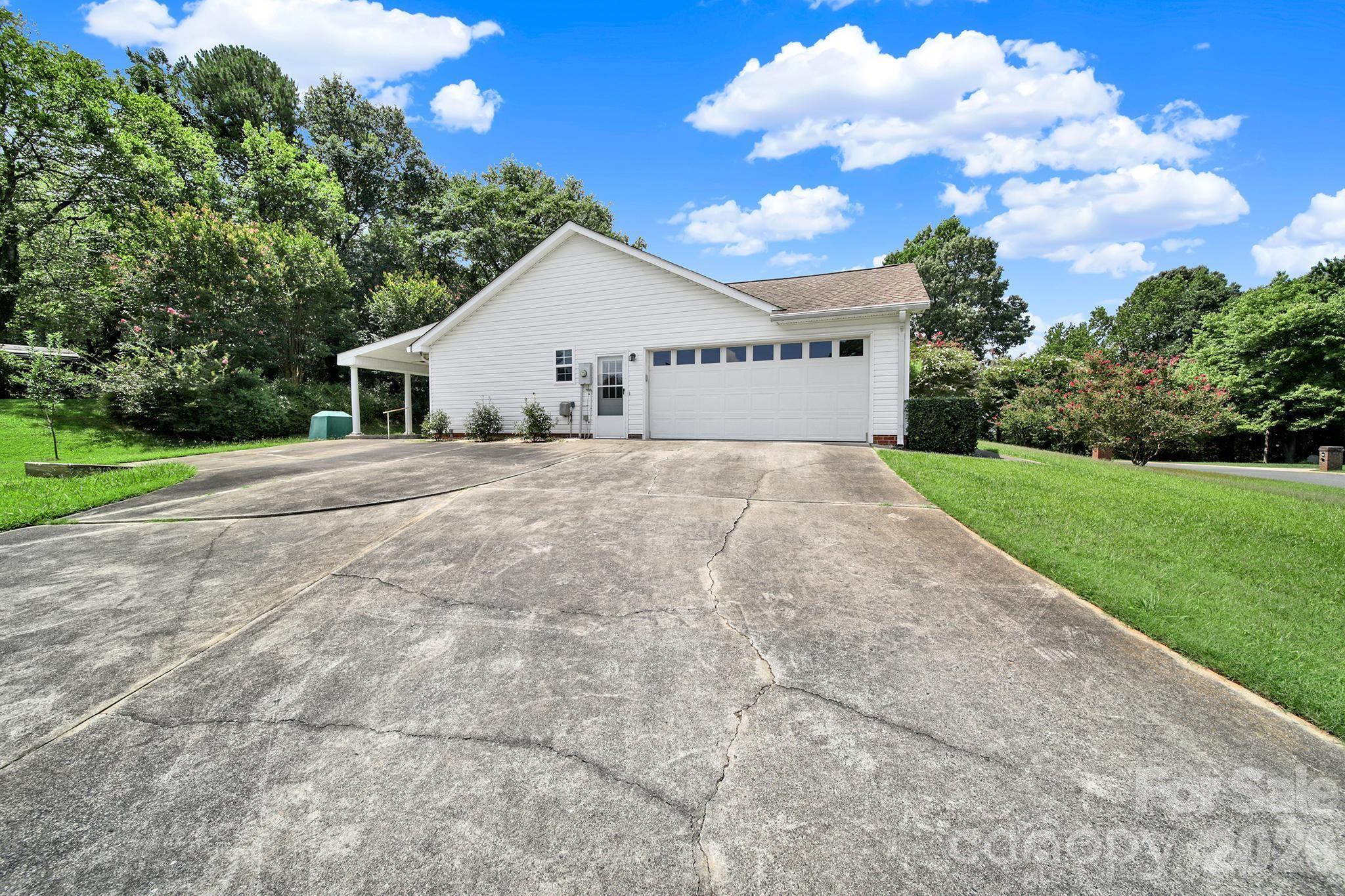 1805 Lillian Lane Fort Mill, SC 29708 - Photo 32 of 37 Gallery Image 32