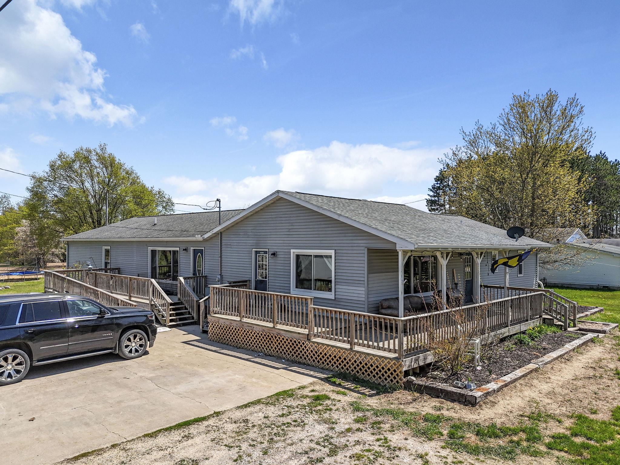 3821 South 39 Road Cadillac, MI 49601 - Photo 2 of 59 1945342-4fed0ddb-1f07-47cf-9d34-44eaee4f15f9.JPG