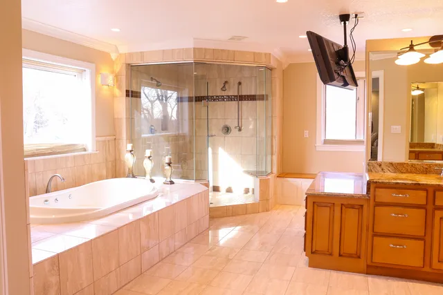 $550,000 | 3900 Pine Hill Road, Sterling, IL 61081