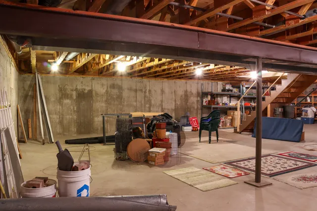 $550,000 | 3900 Pine Hill Road, Sterling, IL 61081