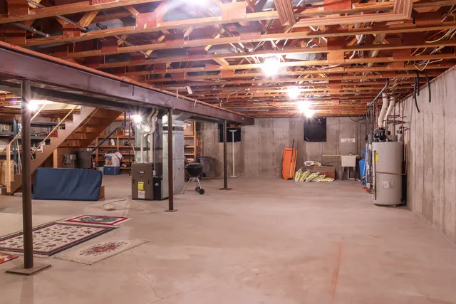 $550,000 | 3900 Pine Hill Road, Sterling, IL 61081