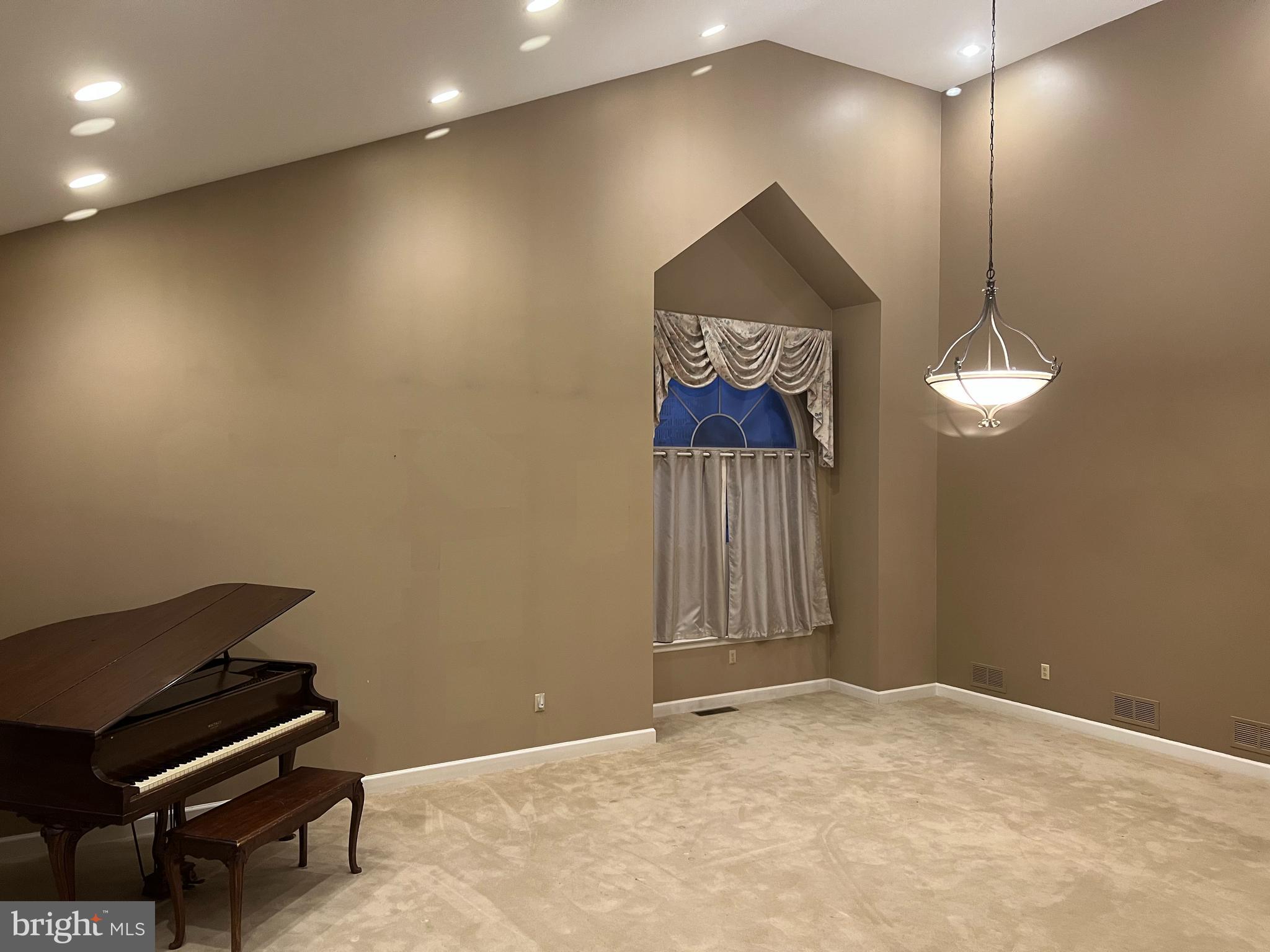 1 Overview Court Reading, PA 19607 - Photo 2 of 27 2 Story Living Room