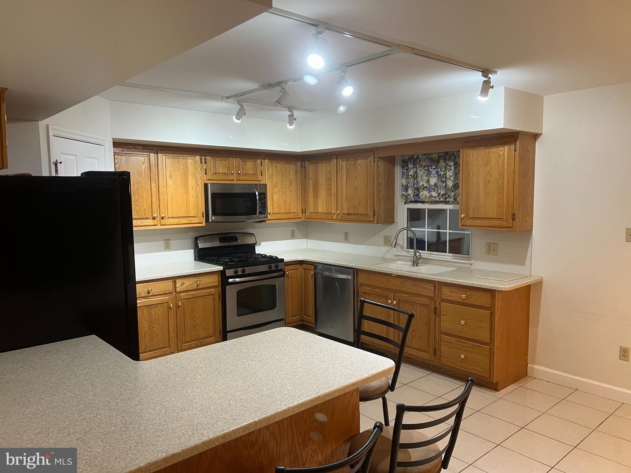 1 Overview Court Reading, PA 19607 - Photo 6 of 27 Kitchen Breakfast Area